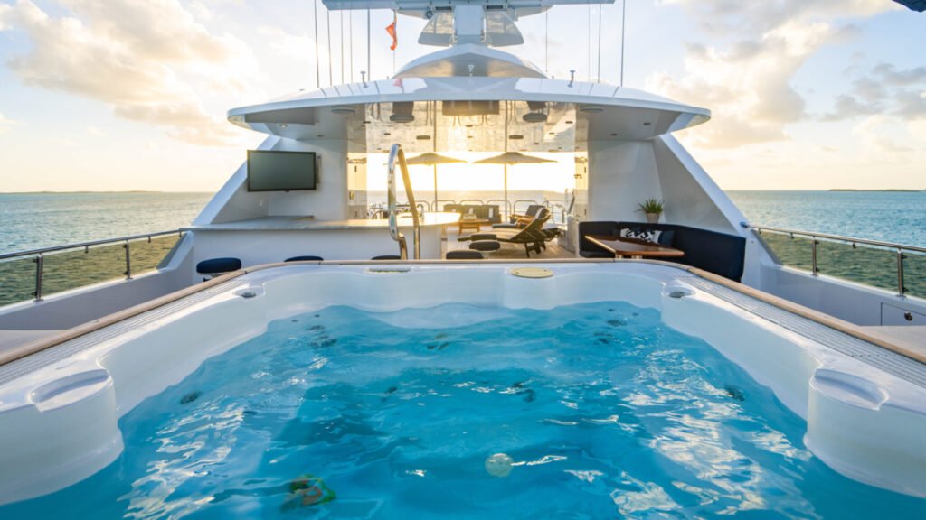 AQUASITION - Sundeck Jacuzzi
