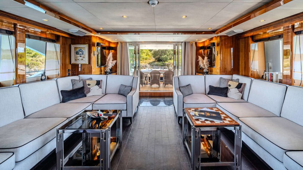 Arago - Yacht Arago salon aft view