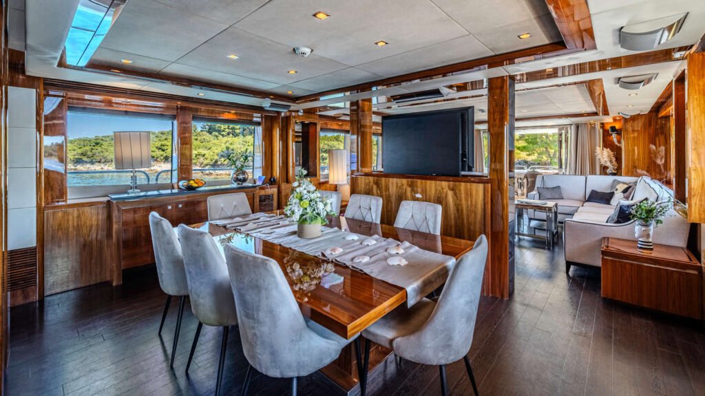 Arago - Yacht Arago salon dining tv
