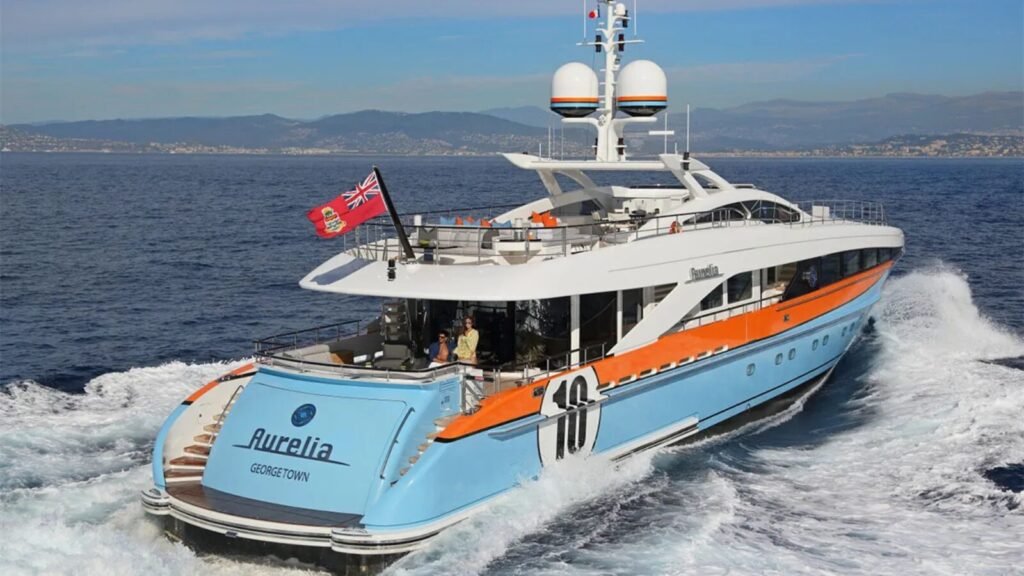 Heesen charter yacht, beach club open to Saba waters