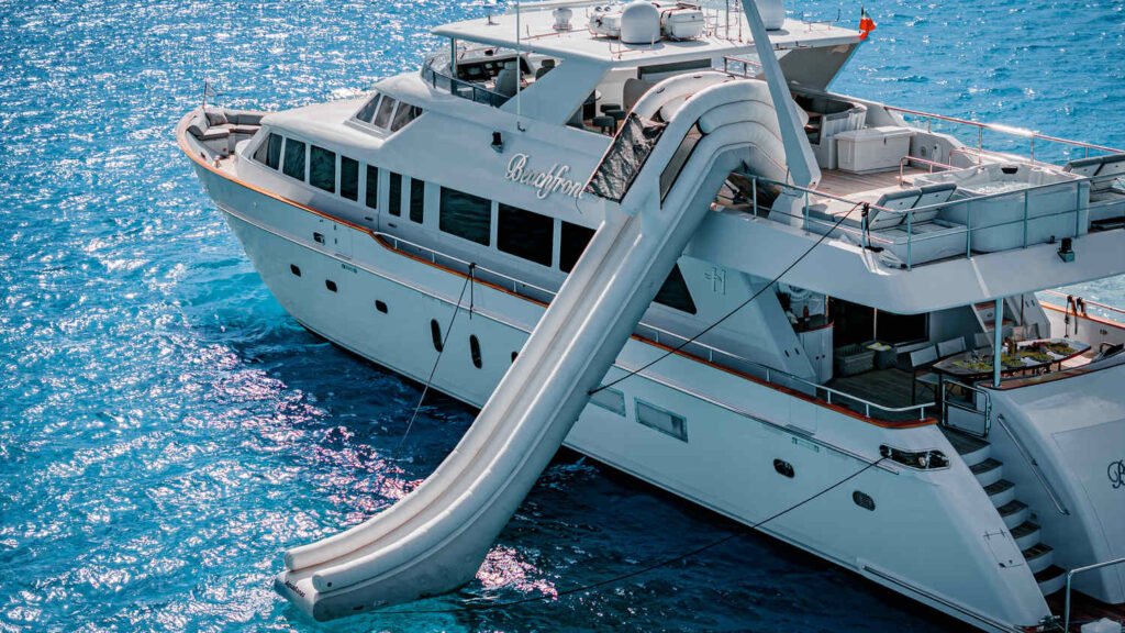 BEACHFRONT - Yacht Beachfront water slide deployed