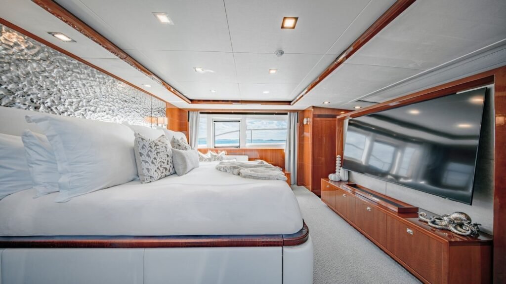 BEACHFRONT II - Yacht Beachfront II on deck master stateroom