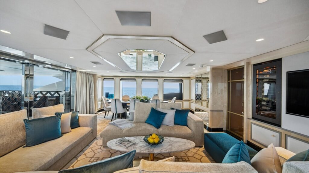 Benetti 49.98m motor yacht BOMBAY for charter