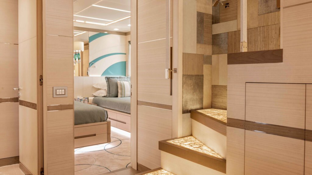 CHARADE charter yacht — en-suite bathroom
