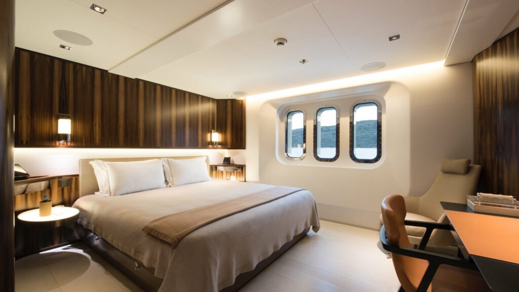 Cloudbreak yacht charter