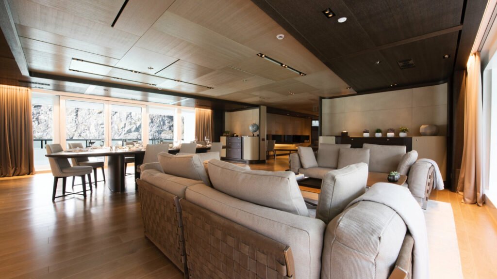 Cloudbreak yacht charter