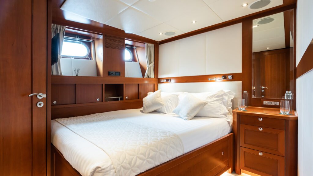 Cornelia yacht for charter - image 08