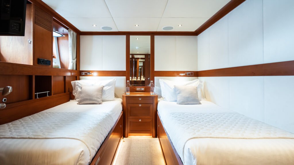 Cornelia yacht for charter - image 09
