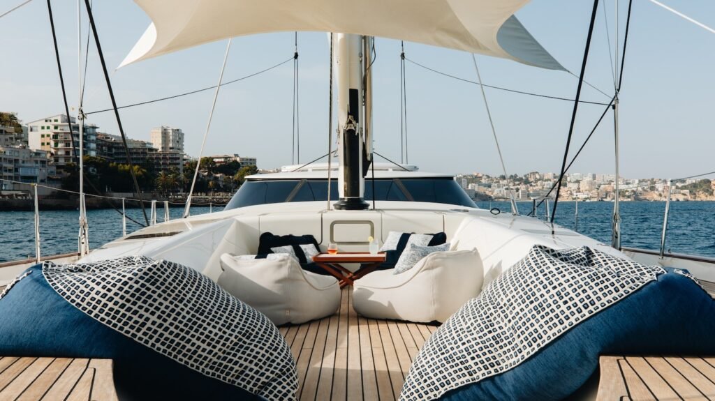 DAKOTA - Foredeck Sun Lounge