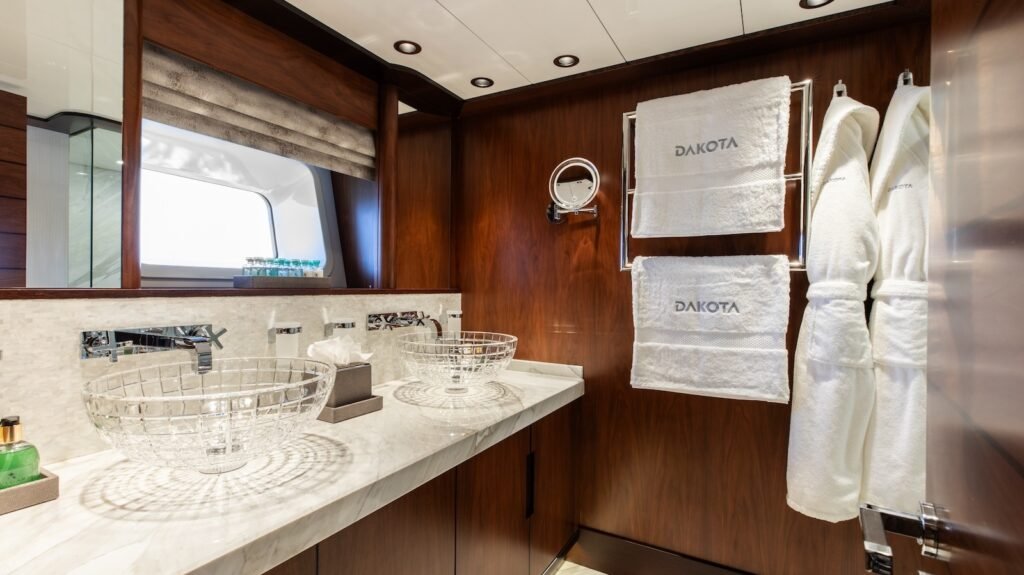 DAKOTA - Guest Bathroom