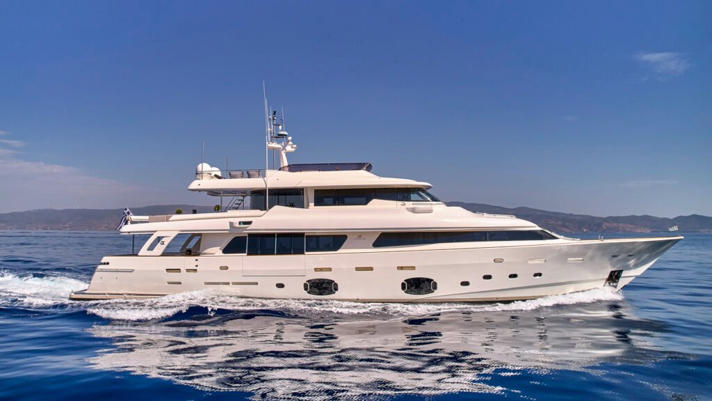 Custom Line charter yacht Saint-Jean-Cap-Ferrat, deck view