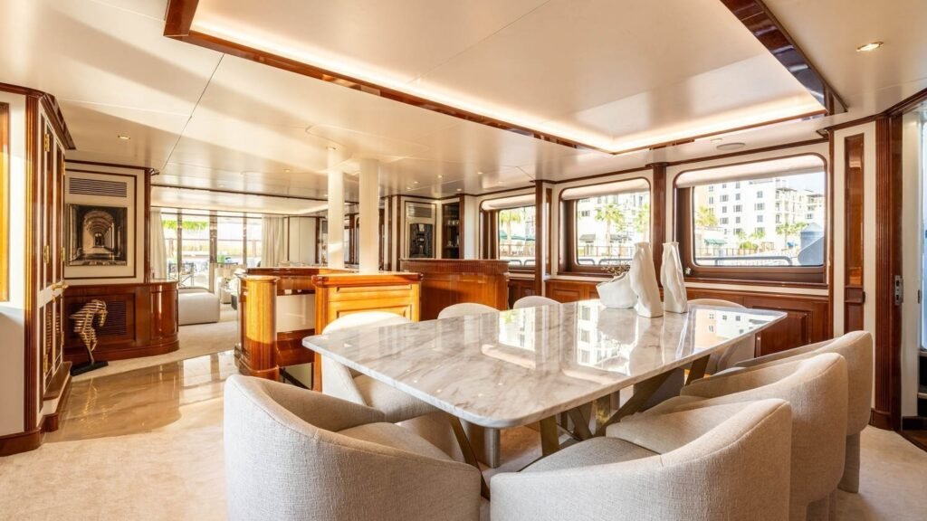 DXB - Yacht DXB formal dining