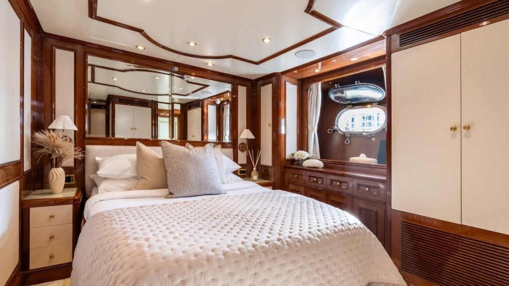 DXB - Yacht DXB guest cabin