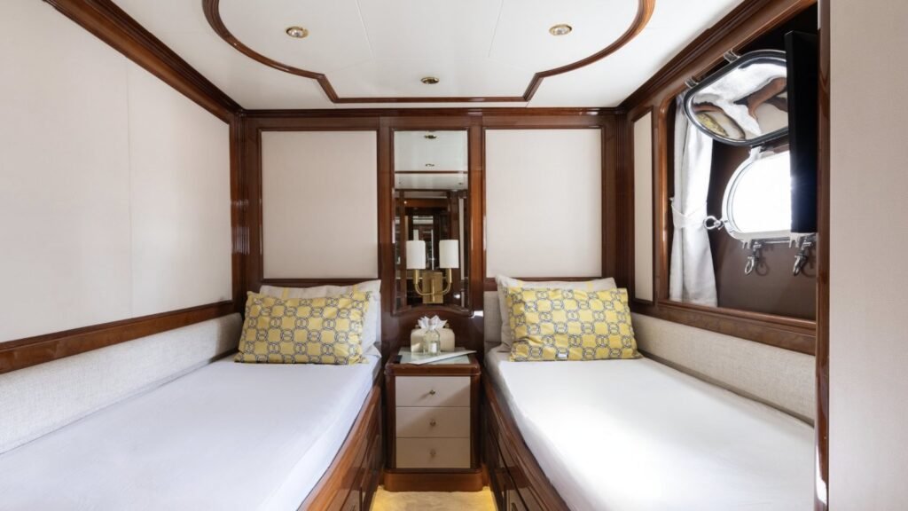 DXB - Yacht DXB twin cabin