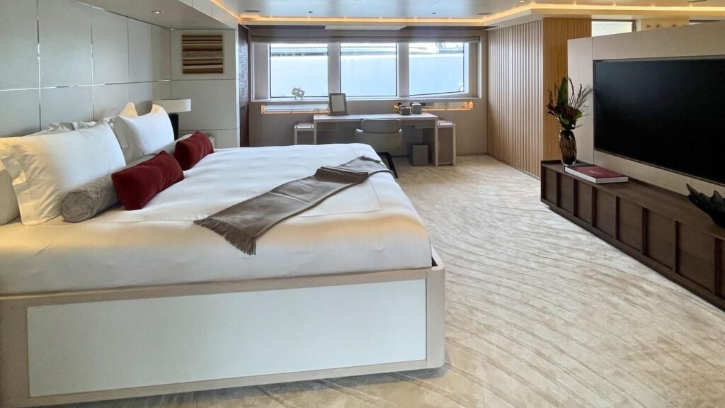 ELENI owner's suite