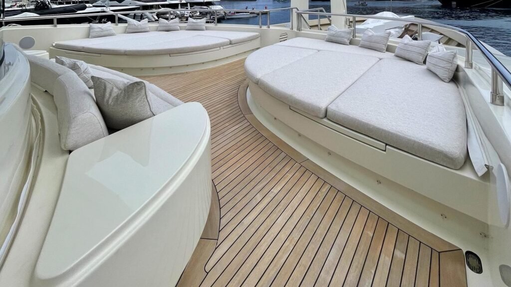 ELENI foredeck sun lounge