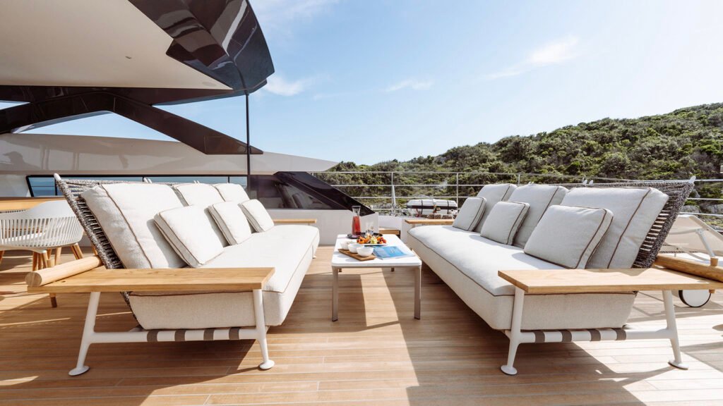 Erolia, 38.36m Custom Line 120 charter yacht (view 20)