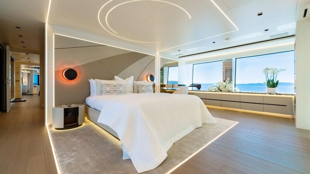 Eva4Eva, Mangusta Oceano 44 motor yacht (view 12)