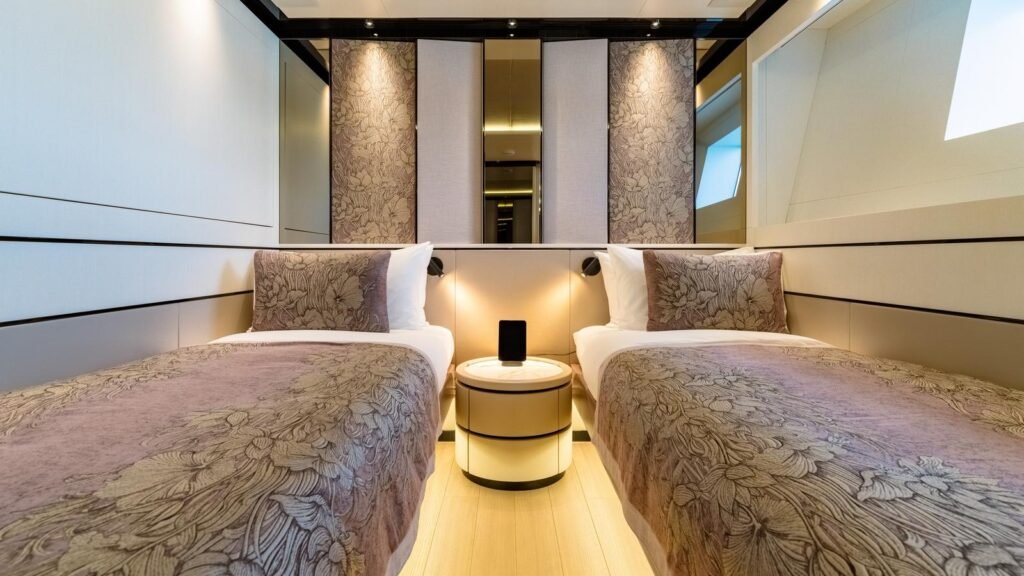 Eva4Eva, Mangusta Oceano 44 motor yacht (view 24)