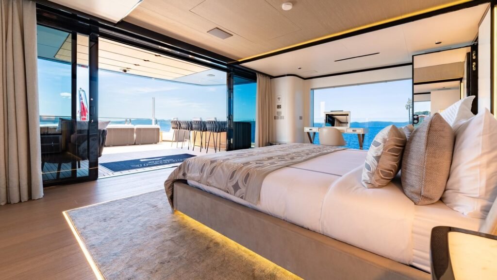 Eva4Eva, Mangusta Oceano 44 motor yacht (view 32)