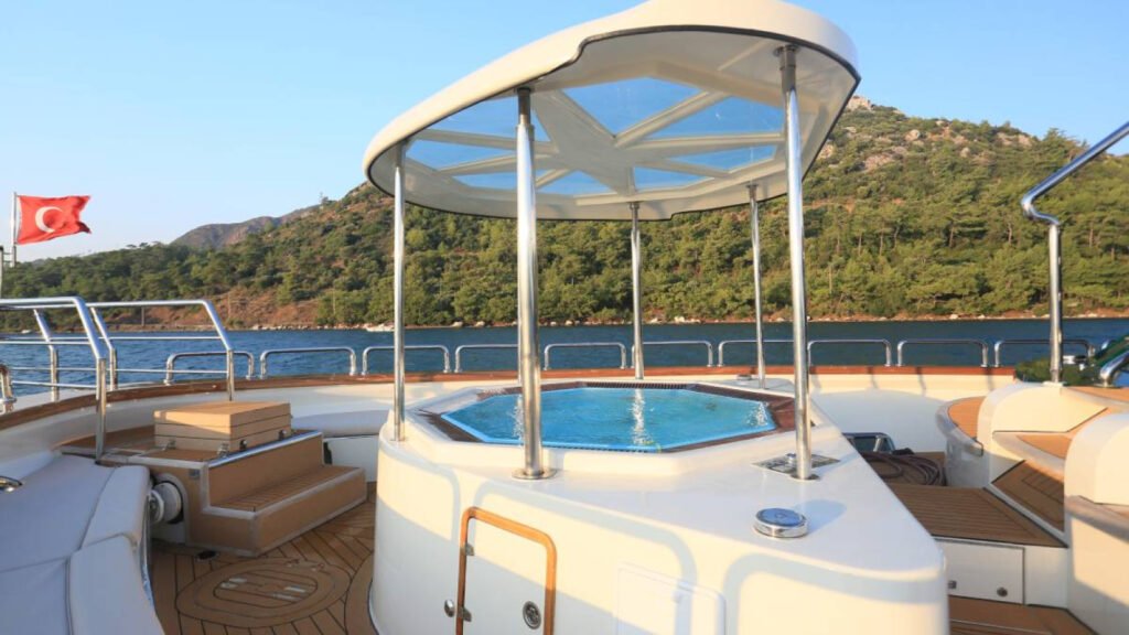 Forty Love plunge pool