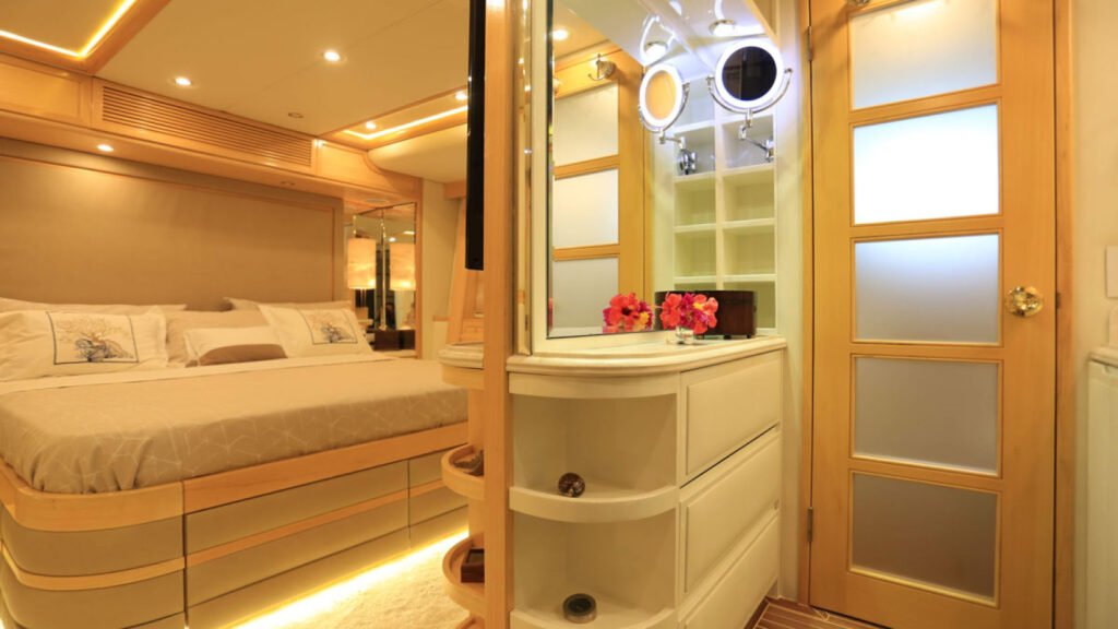 Forty Love guest double cabin