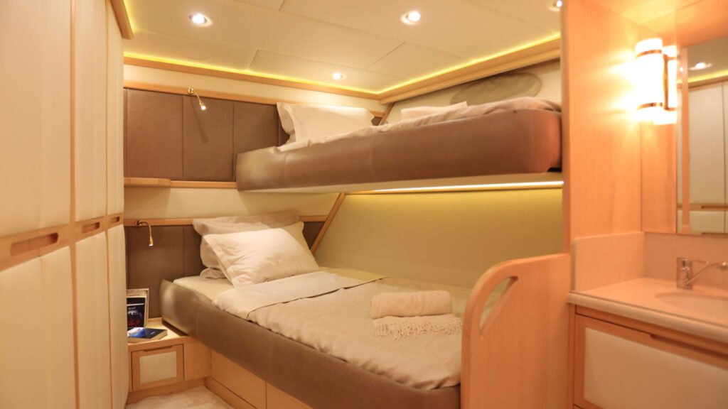 Forty Love bunk cabin