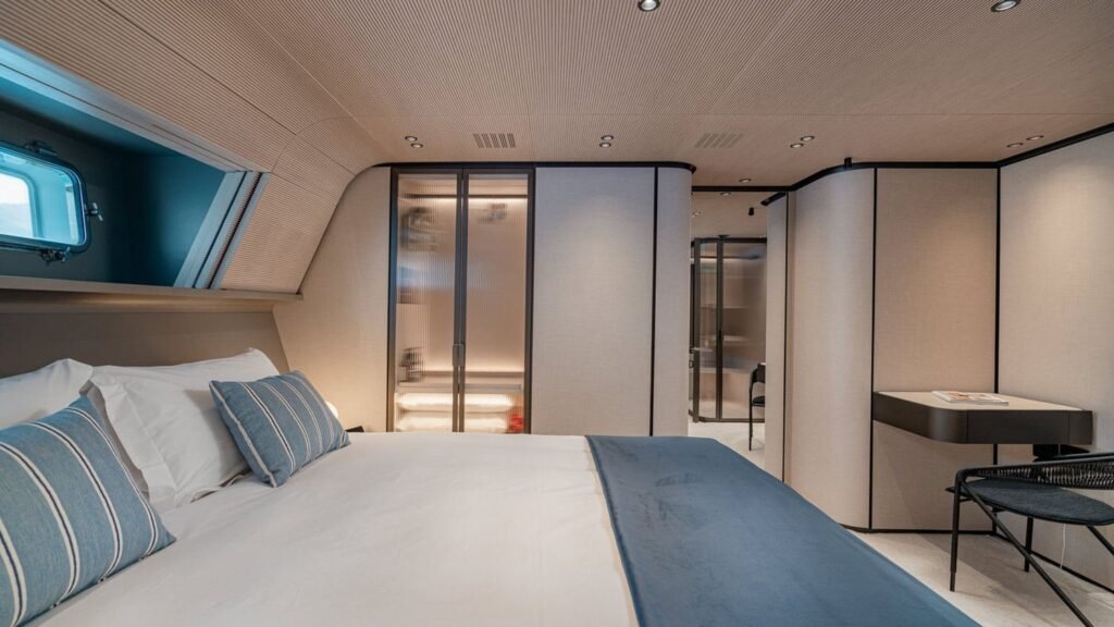 Forza Quieta - Yacht Forza Quieta VIP cabin dressing area