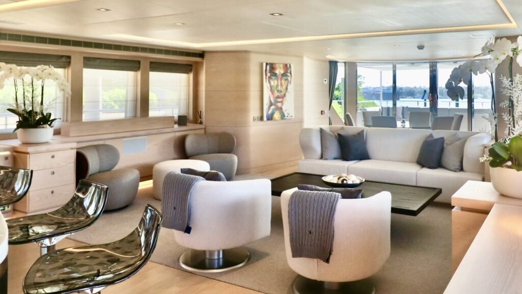 G3 - Main deck lounge