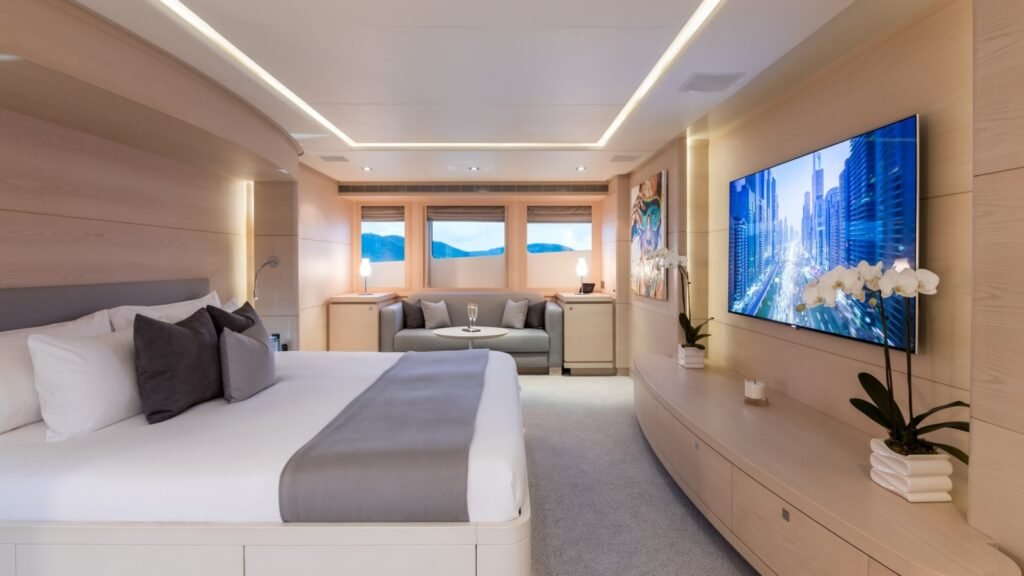 G3 - Main deck master cabin