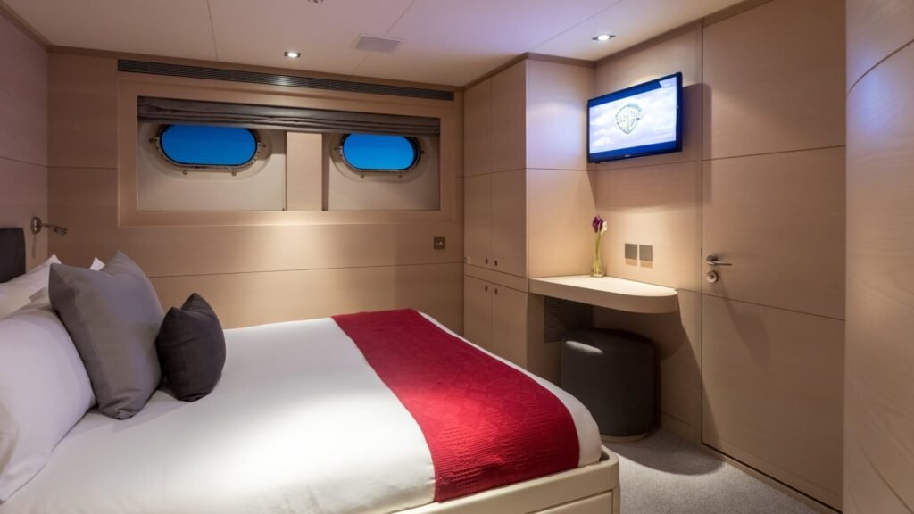 G3 - Lower deck double cabin