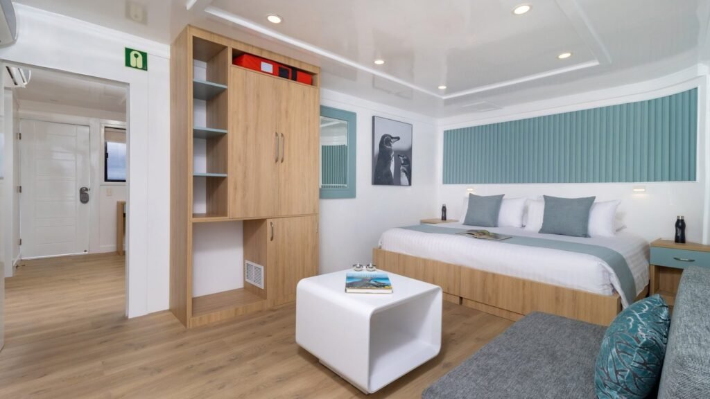 Galapagos suite double bedroom