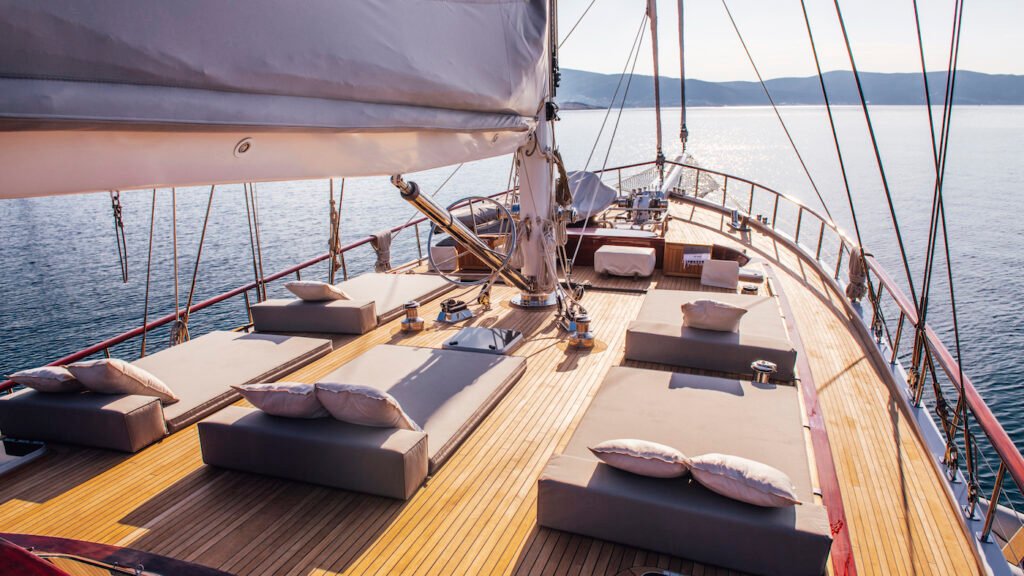 classic sailing yacht Nice, rig and hull profile