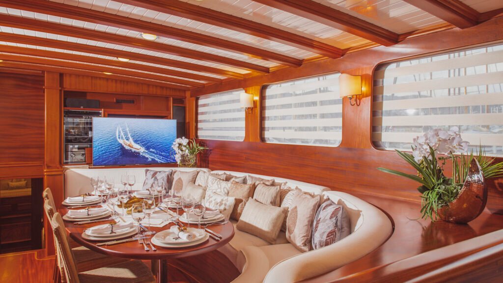 Hic Salta luxury charter yacht