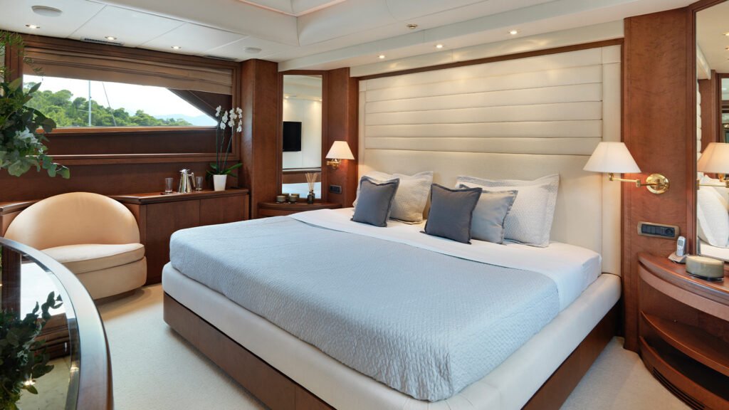 IDYLLE main deck master suite