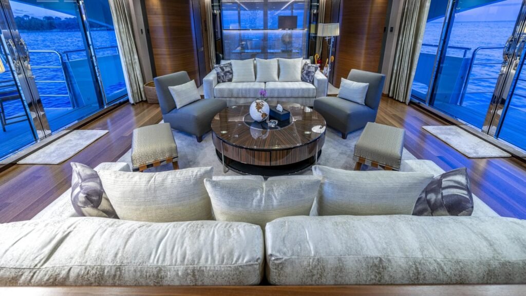 Motor yacht IMPERIAL PRINCESS BEATRICE, 40m Princess (view 8)