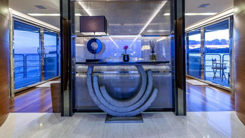 Motor yacht IMPERIAL PRINCESS BEATRICE, 40m Princess (view 11)