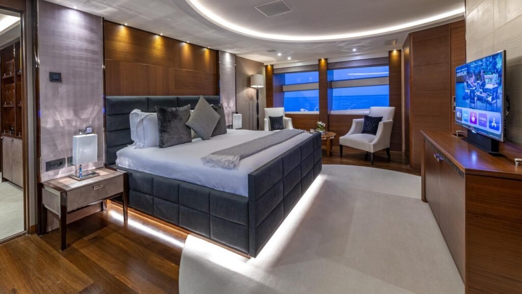 Motor yacht IMPERIAL PRINCESS BEATRICE, 40m Princess (view 12)