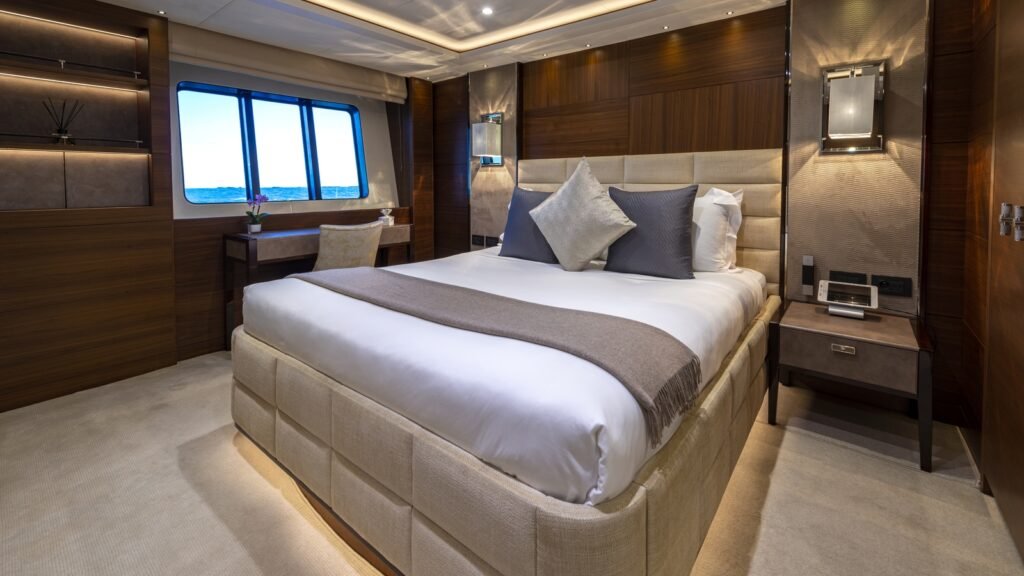 Motor yacht IMPERIAL PRINCESS BEATRICE, 40m Princess (view 22)