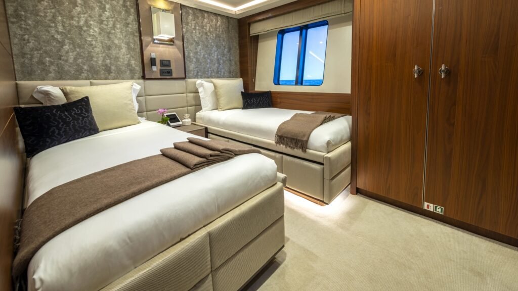 Motor yacht IMPERIAL PRINCESS BEATRICE, 40m Princess (view 25)