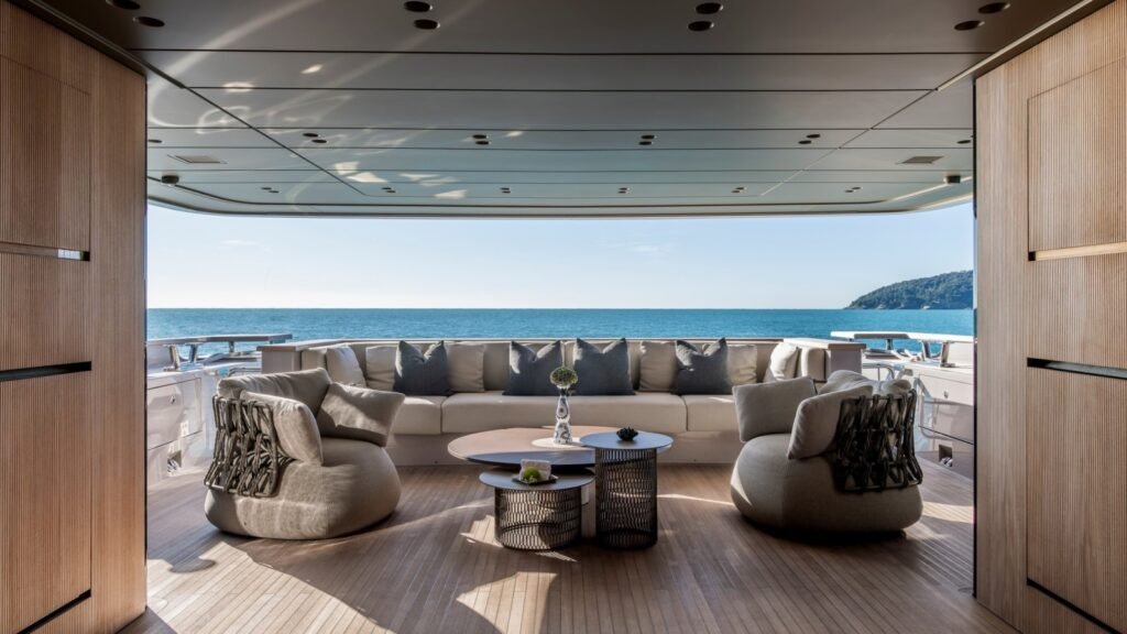Ins Land - Main deck aft seating area