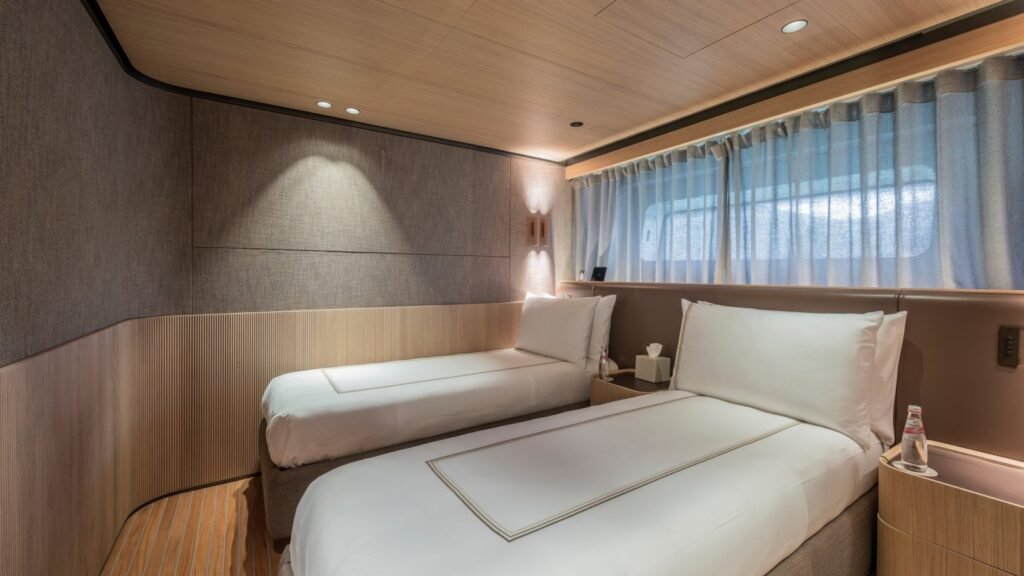 Ins Land - Lower deck twin cabin