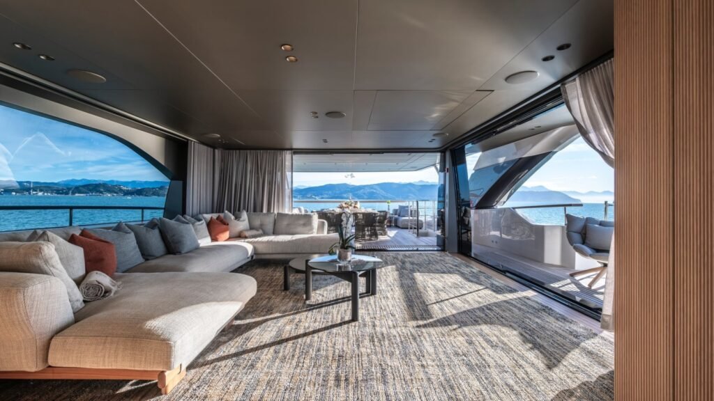 Ins Land - Upper deck lounge