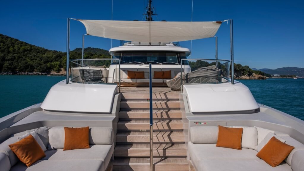 Ins Land - Foredeck seating area