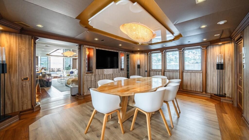 IRAMA - Dining room
