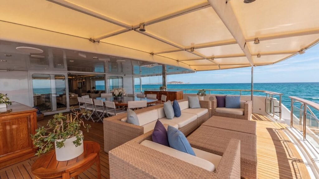 JUBILEE - Shaded aft deck lounge