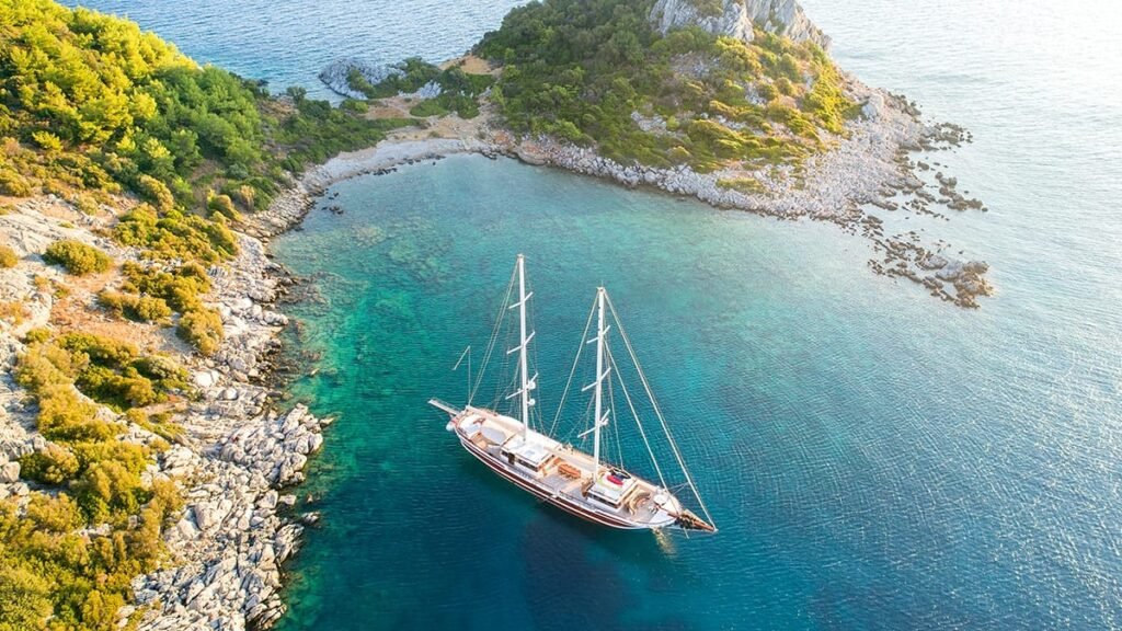 luxury Greater Antilles charter yacht, sun deck and flybridge