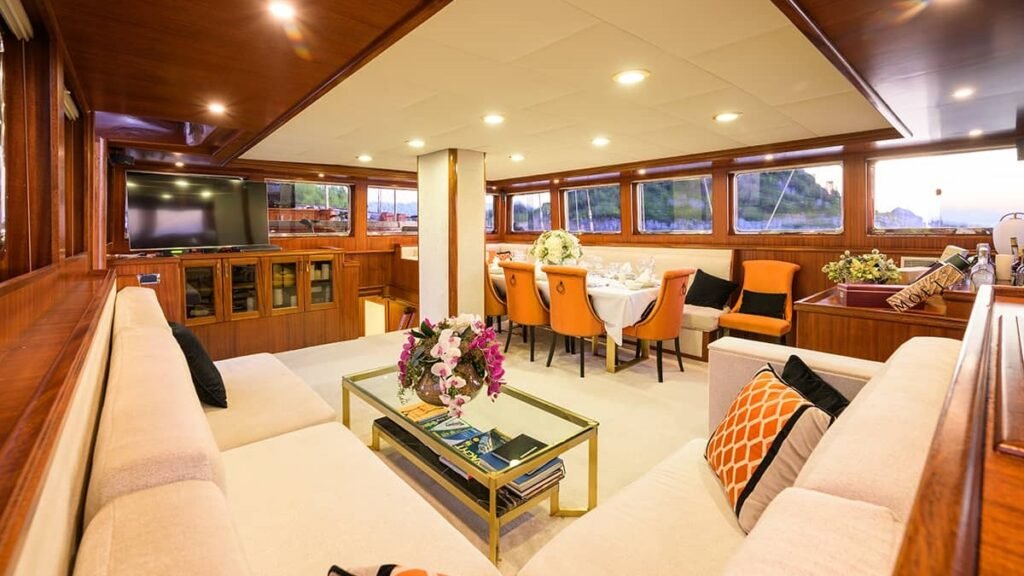 Kaptan Kadir luxury charter yacht