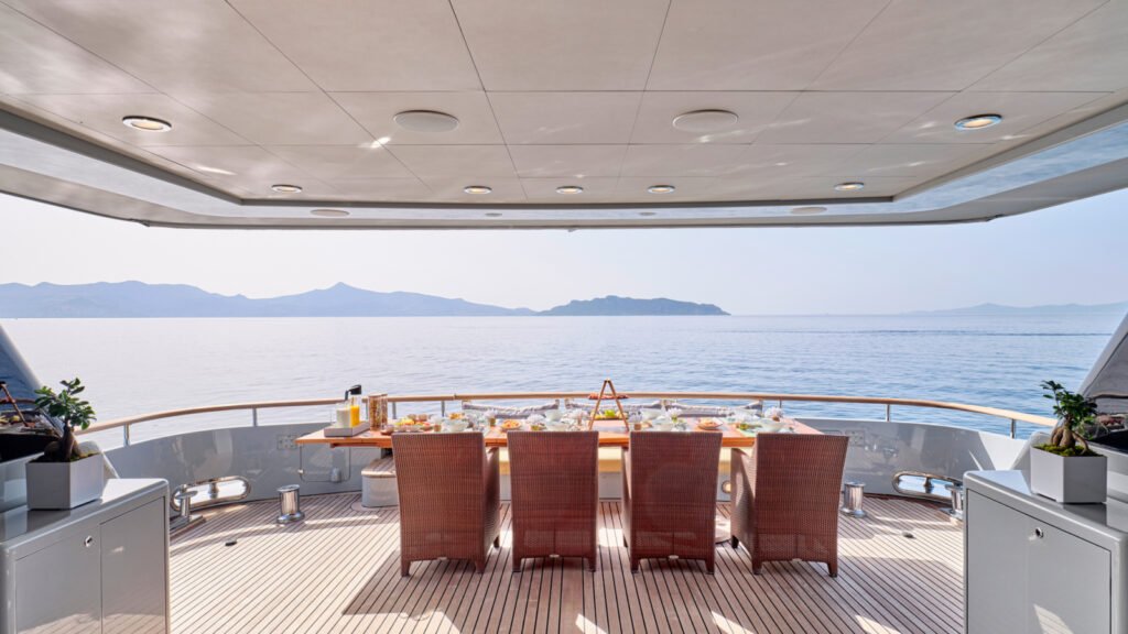 Kintaro, 38.1m Cantieri di Pisa Akhir charter yacht (view 17)
