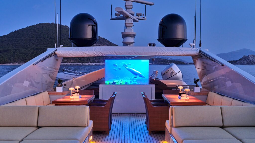 Kintaro, 38.1m Cantieri di Pisa Akhir charter yacht (view 22)